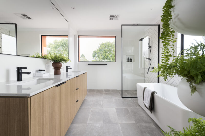 Barnhaus design Master bathroom