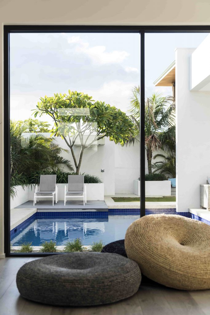 contemporary home pool/alfresco designs